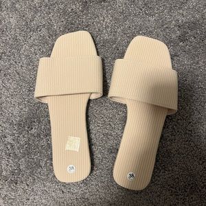 Women’s sandals